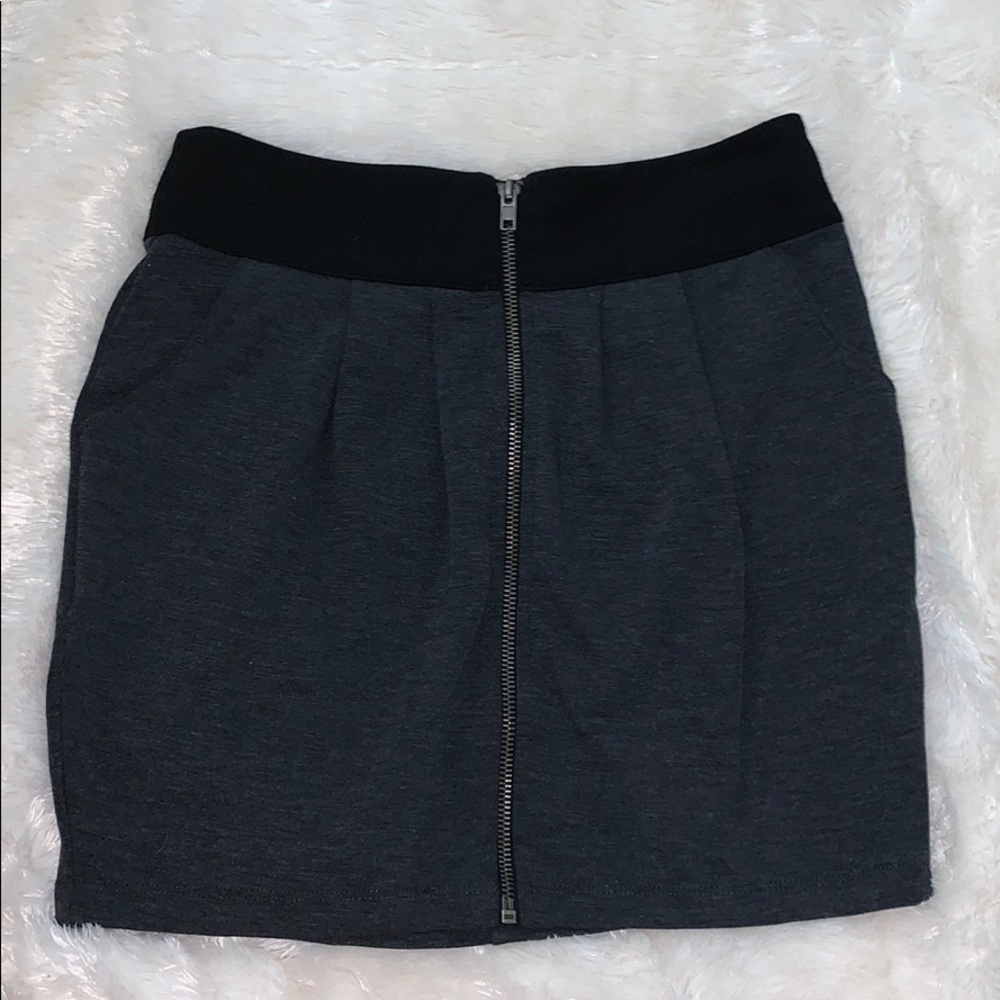 Grey black zip skirt S